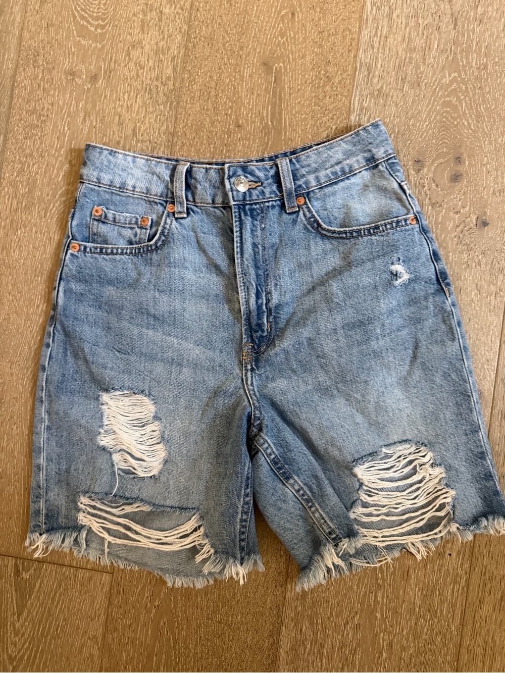 Women’s Divided H&M High Waisted Denim Bermuda Shorts Distressed Frayed Size 4